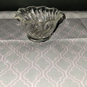 Elegant Clear Glass Serving Bowl